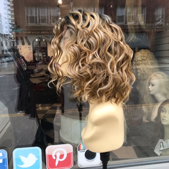 Ash blonde curly bob 4X4 Freepart ombré wig 2020 - Picture 8 of 8